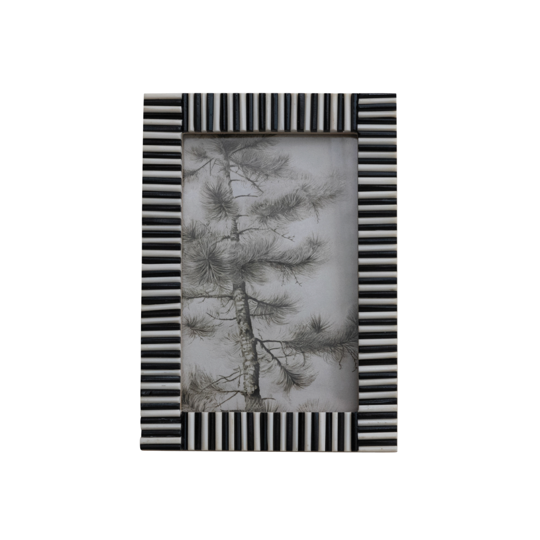Black and White Ribbed Photo Frame