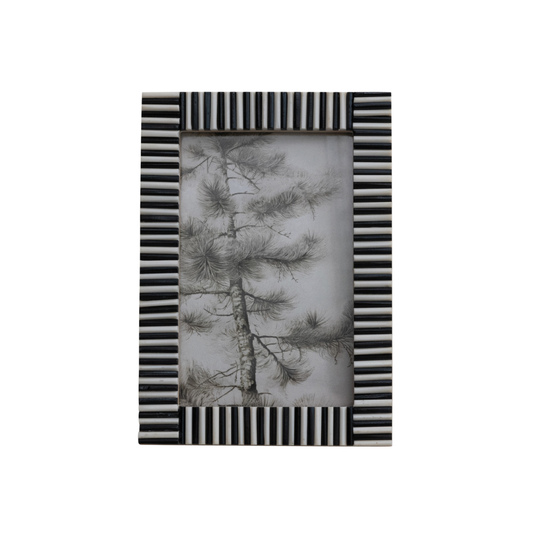 Black and White Ribbed Photo Frame